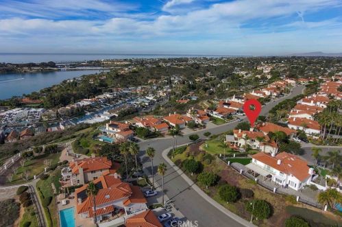 4565 Sea Bluff Cir, Carlsbad CA  92008-3671 exterior