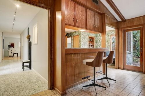 319 Barracuda Ave, Galveston TX 77550-3224 exterior