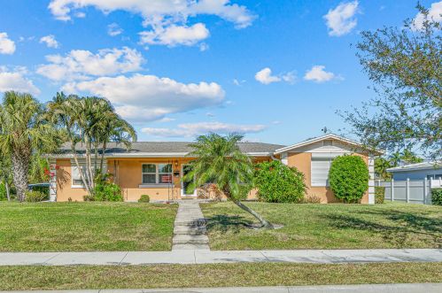 375 Valley Forge Rd, West Palm Beach, FL 33405-4038