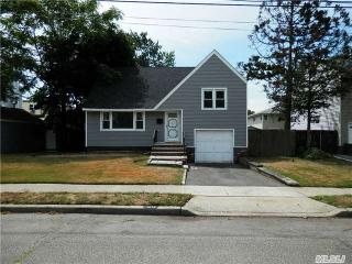 1676 Berkshire Rd, North Merrick, NY 11566-3712