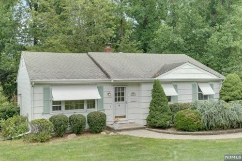 7 Ladik Pl, Montvale, NJ 07645-1405