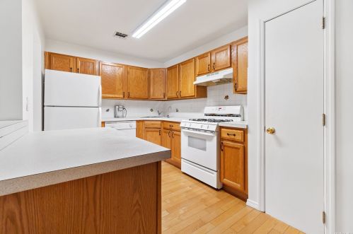 44 Smith Ave, Bayshore, NY 11706-7378