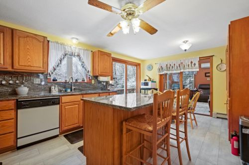 12 Ginger Dr, Goffstown NH  03045-2939 exterior