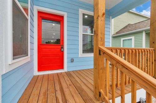 2408 37th St, Galveston, TX 77550-8807