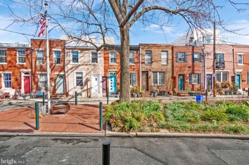 738 Medina St, Philadelphia PA  19147-5727 exterior