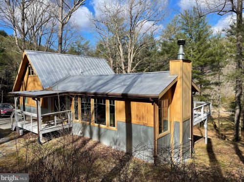229 Wildlife Dr, Lost City WV  26810-8431 exterior