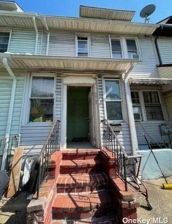 159-14 88th Ave, Jamaica, NY 11432-1841