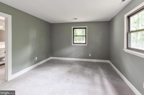 5 Holly Ct, Blenheim NJ  08012-5303 exterior