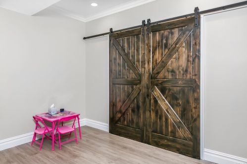 19 Pinehurst Dr, Mount Sinai NY  11766-3421 exterior