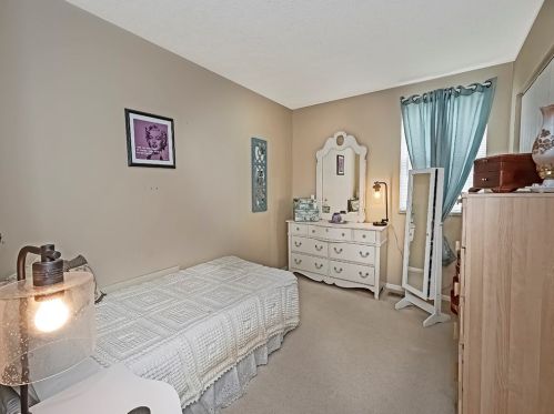 305 Canterbury Ct, Oakmont PA  15139-1177 exterior