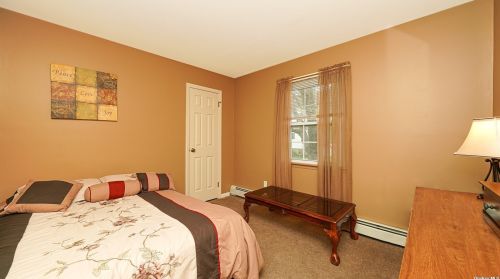 2661 Peconic Ave, Seaford NY  11783-3451 exterior