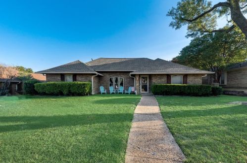 1932 Kensington Dr, Carrollton TX 75007-2440 exterior