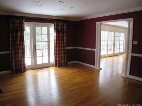 170 Bridle Path Ln, New Canaan CT  06840-3907 exterior