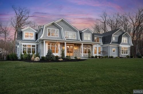 725 Surrey Ln, Franklin Lakes, NJ 07417-1540