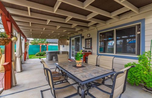 616 Q St, Rio Linda CA  95673-1427 exterior