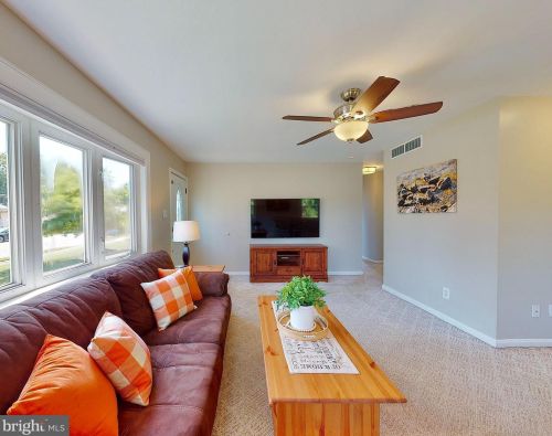 575 Winding Rd, Lansdale PA  19446-3446 exterior