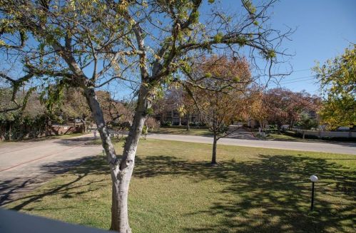 8555 Fair Oaks Xing, Dallas TX  75243-8052 exterior