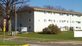 55 Robins Rd, Hiawatha IA  52233-1554 exterior