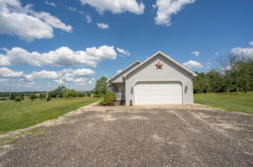 1418 Vollmar Rd, Chillicothe, OH 45601-9641