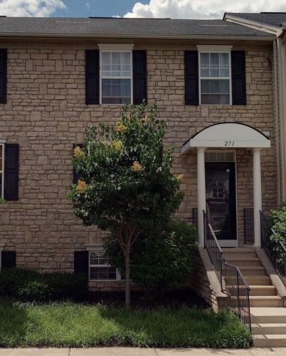 271 Oxford Oak Dr, Blacklick, OH 43004-8455