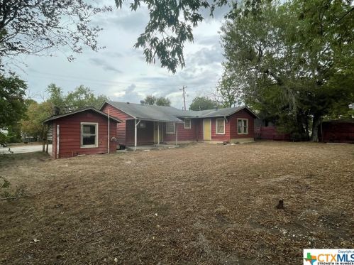 207 Cottage St, Seguin, TX 78155-6903