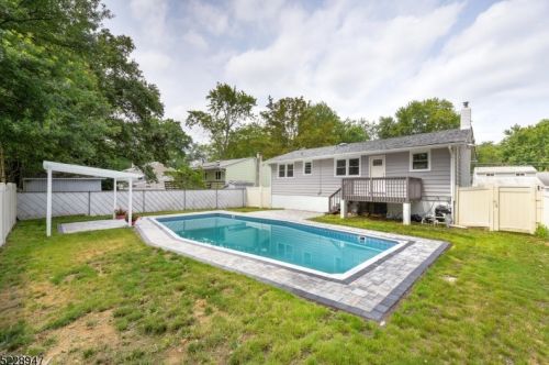 124 Camden Rd, Parsippany NJ  07054-3107 exterior