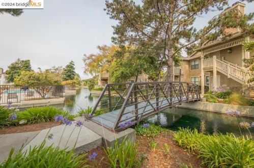 123 Lakeshore Ct, Richmond CA  94804-7422 exterior