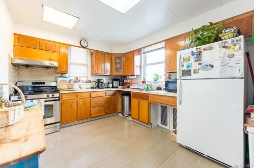 63 Franklin Ave, New Rochelle, NY 10805-3701