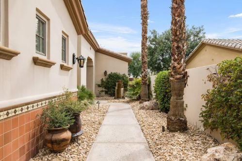 81530 Carboneras, La Quinta CA  92253-8219 exterior