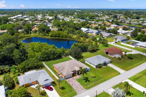 2341 Maslan Ave, Fort Pierce, FL 34952-6789