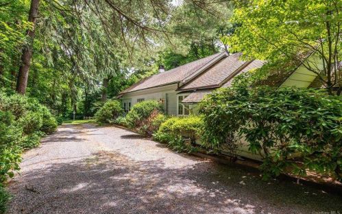 16 Horse Hollow Rd, Matinecock, NY 11560-1131