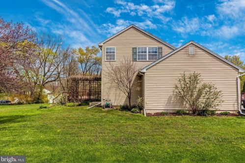 309 Williams Cir, Collegeville PA  19473-2344 exterior