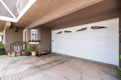 2110 Rockefeller Ln, Redondo Beach, CA 90278-3612