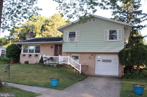 1857 Holly Dr, Camp Hill, PA 17011-7420