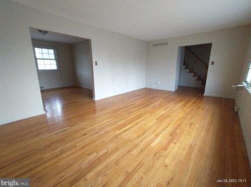 897 Woodcrest Dr, Dover, DE 19904-2440