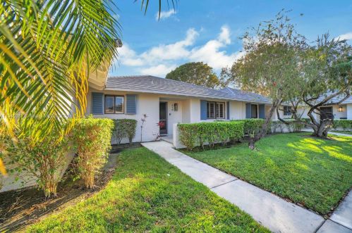 315 Club Dr, West Palm Beach, FL 33418-7070
