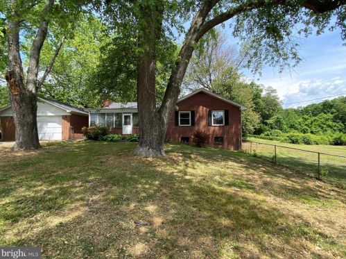 1354 Woodside Dr, Woodbridge VA  22191-3038 exterior