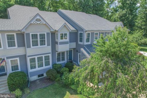 30 Fairway Ct, Dover, DE 19904-2260