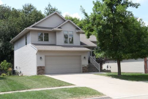 2400 Belmont Dr, Iowa City, IA 52241-9735