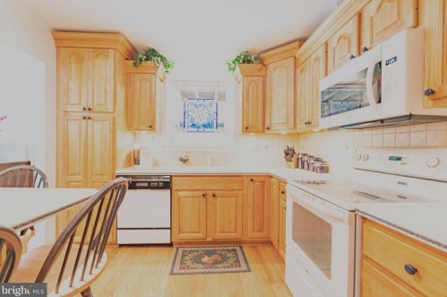 1113 Roeloffs Rd, Yardley PA  19067-4514 exterior