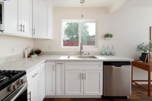 688 School St, West Pittsburg CA  94565-3940 exterior