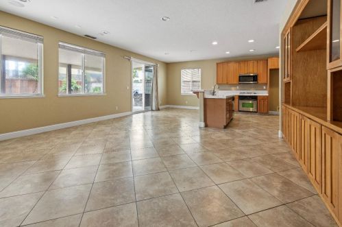 576 Bramblewood Ave, Lathrop CA 95330-9370 exterior