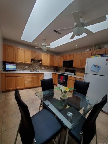 137 Swan Ct, Poughkeepsie NY  12603-6971 exterior