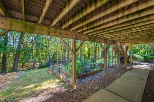 5 Round Hill Ter, Kinnelon NJ  07405-3217 exterior