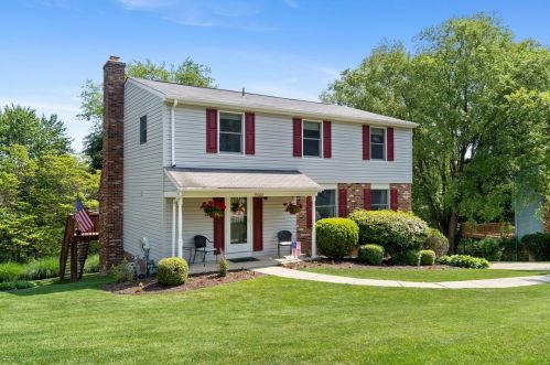 9006 Woodview Dr, Pittsburgh, PA 15237-4163