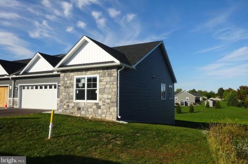 513 Shook Ct, Upton, PA 17225-8561