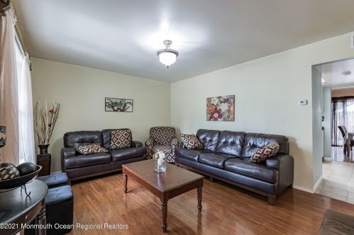 41 Kingsley Way, East Freehold NJ  07728-1675 exterior