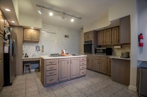 1355 Yahres Rd, Hermitage PA  16146-3643 exterior