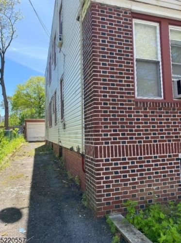 158 Linden Ave, Irvington, NJ 07111-2557