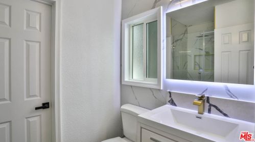 13606 Lemoli Ave, Hawthorne CA  90250-7722 exterior
